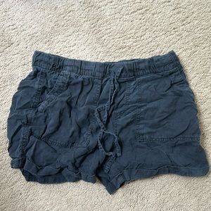 Gap cargo shorts- size small